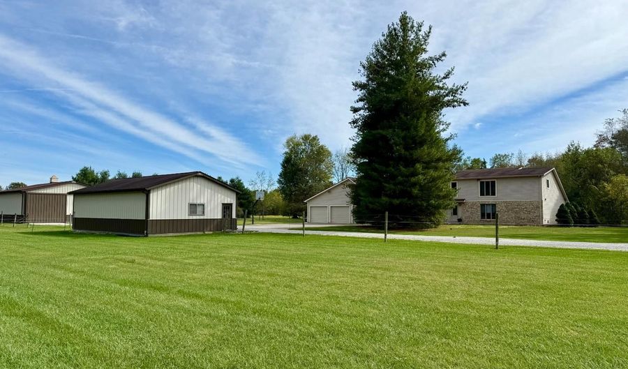 25162 Mid Rd, Batesville, IN 47006 - 3 Beds, 4 Bath
