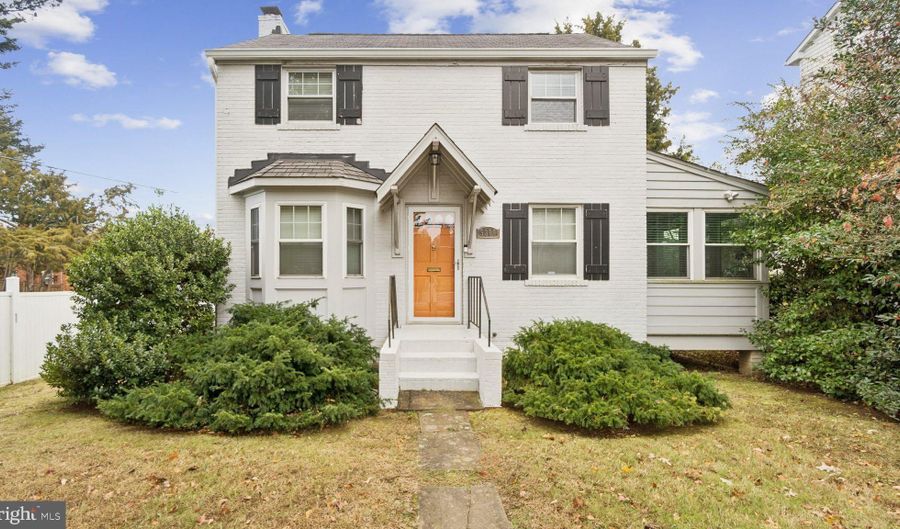 5300 WILSON Blvd, Arlington, VA 22205 - 3 Beds, 4 Bath