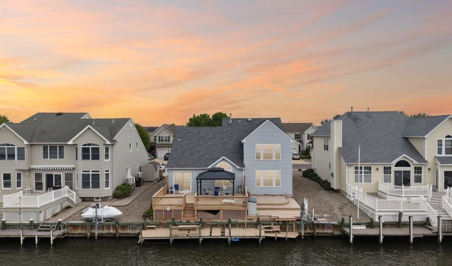 18 Peaksail Dr, Bayville, NJ 08721 - 4 Beds, 3 Bath