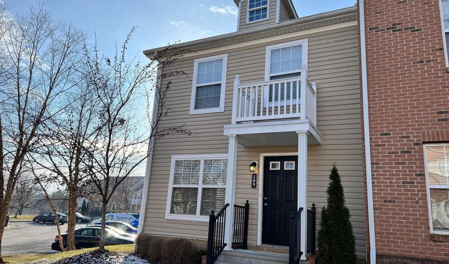 109 Gifford Rd 32, Columbus, OH 43235 - 2 Beds, 3 Bath