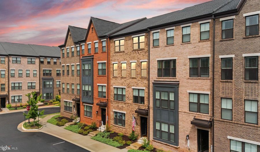 43420 STONEWOOD CROSSING Ter, Ashburn, VA 20148 - 3 Beds, 3 Bath