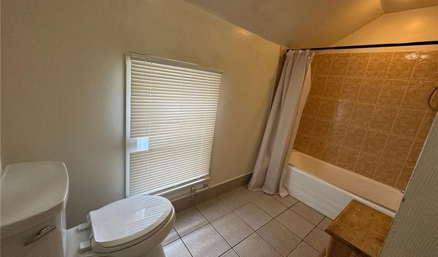 20 Narragansett Ave, Newport, RI 02840 - 4 Beds, 2 Bath