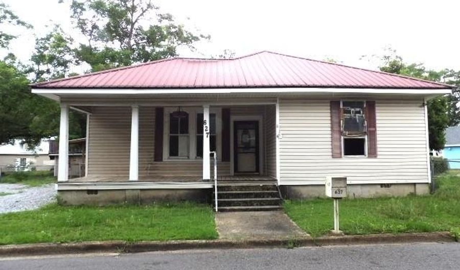 627 Rankin St, Andalusia, AL 36420 - 3 Beds, 2 Bath
