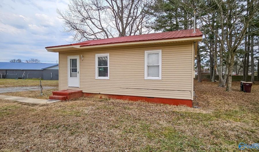 18222 McMunn Ln, Athens, AL 35614 - 2 Beds, 1 Bath