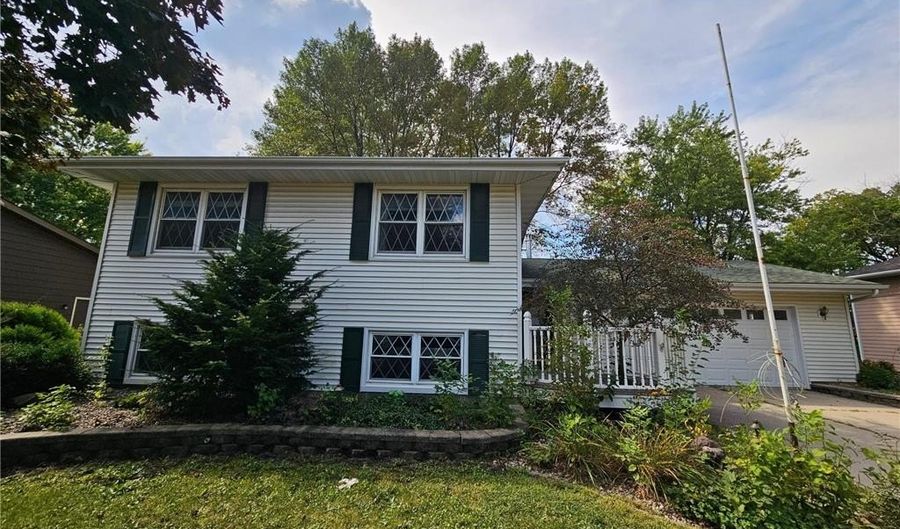 2161 Highland Ave, Albert Lea, MN 56007 - 4 Beds, 2 Bath