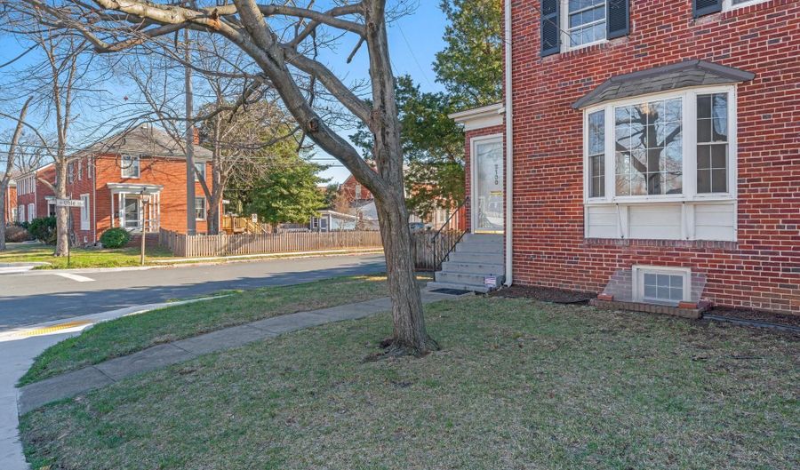 2100 27TH St S, Arlington, VA 22206 - 3 Beds, 2 Bath