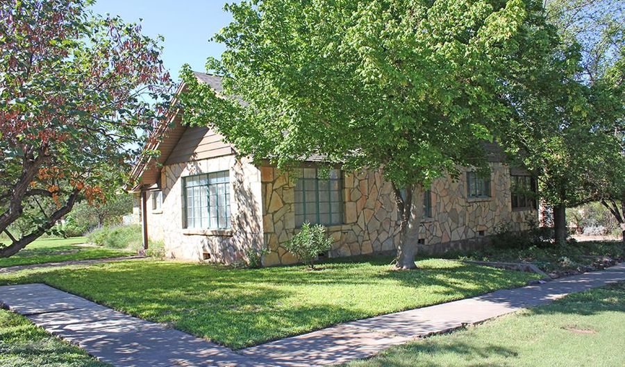 407 N Cockrell St, Alpine, TX 79830 - 5 Beds, 3 Bath