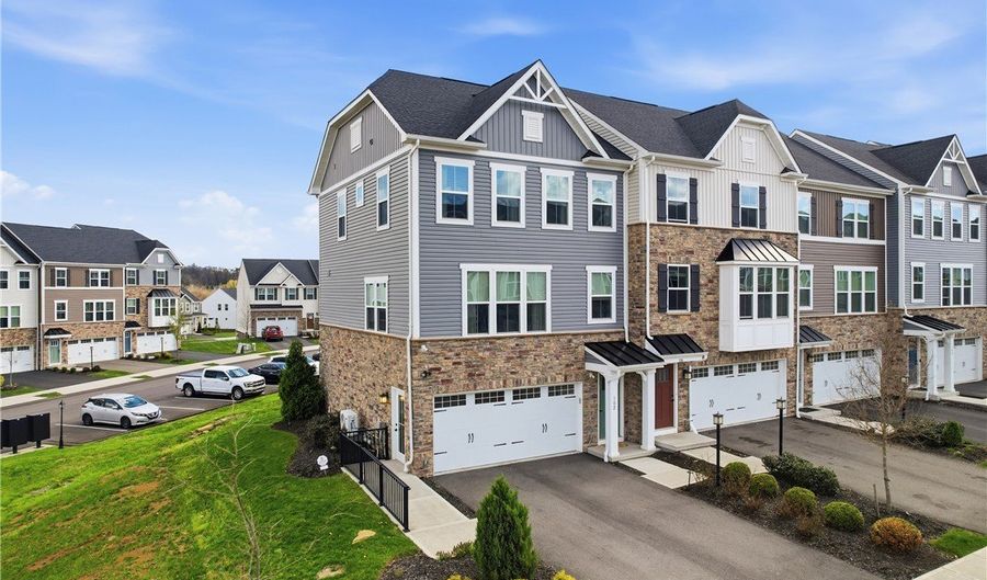 102 Lupine Dr, Adams Twp., PA 16046 - 3 Beds, 3 Bath