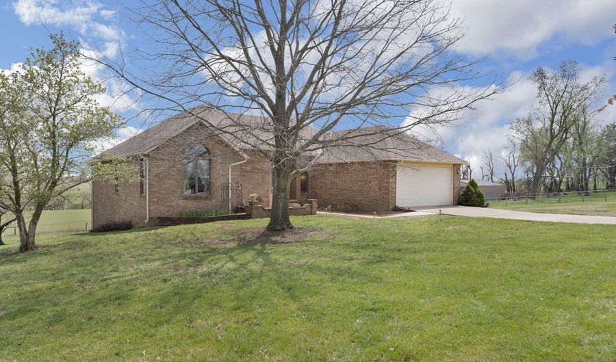 3988 N Farm Road 35, Ash Grove, MO 65604 - 4 Beds, 3 Bath