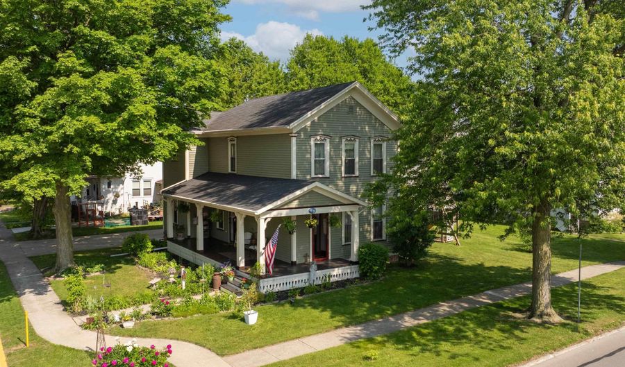 702 S Van Buren St, Auburn, IN 46706 - 3 Beds, 2 Bath