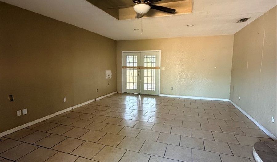 911 S Almond St, Alice, TX 78332 - 5 Beds, 2 Bath