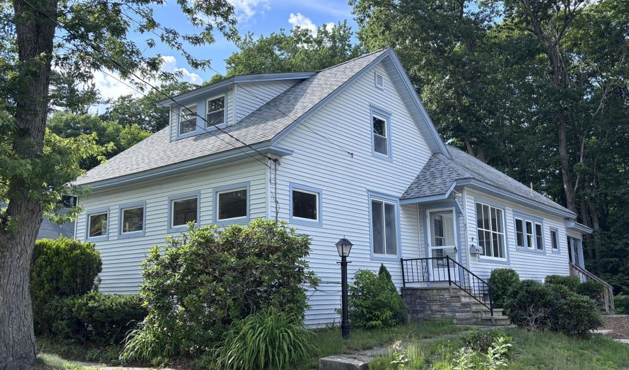 47 Field Ave, Auburn, ME 04210 - 4 Beds, 2 Bath