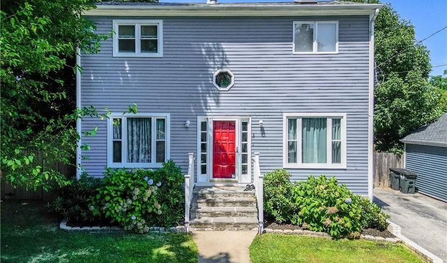 3 Hilltop St, Johnston, RI 02919 - 3 Beds, 2 Bath