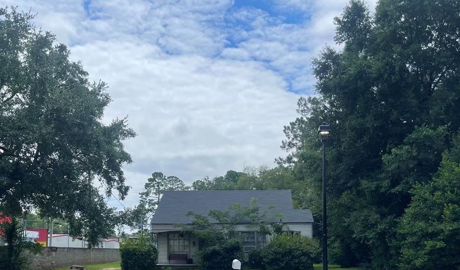 1104 8TH Ave, Albany, GA 31707 - 2 Beds, 1 Bath