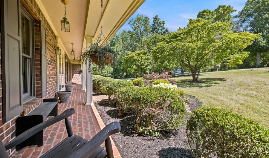 628 Charlotte St, Athens, TN 37303 - 4 Beds, 4 Bath