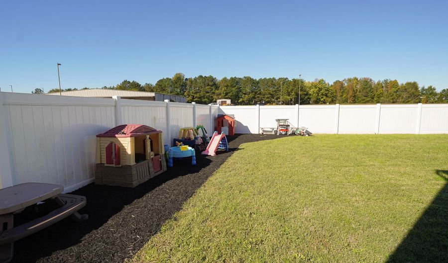 11485 BUCKINGHAM Dr, Delmar, DE 19940 - 5 Beds, 3 Bath