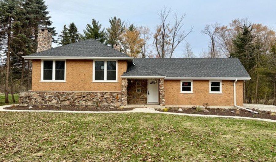 22 W070 Byron Ave, Addison, IL 60101 - 4 Beds, 2 Bath