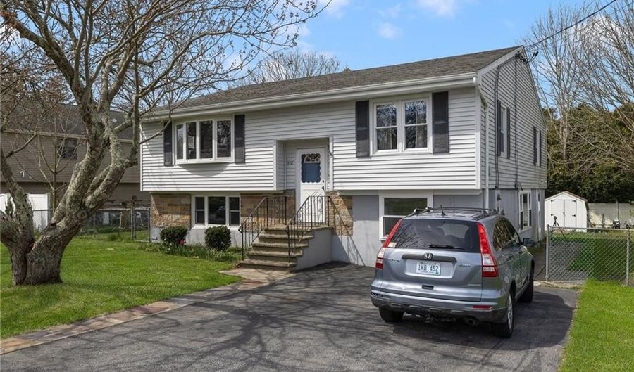 112 Center Ave, Middletown, RI 02842 - 3 Beds, 3 Bath