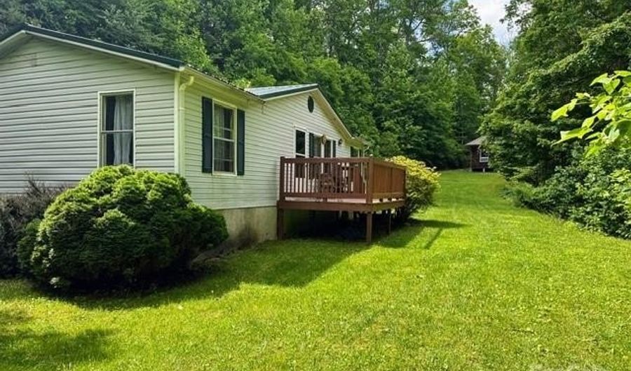 143 Hubert Mccall Dr, Balsam Grove, NC 28708 - 3 Beds, 2 Bath