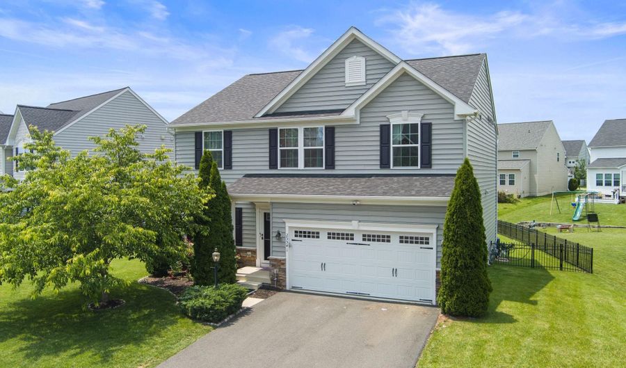 25541 EMERSON OAKS Dr, Aldie, VA 20105 - 4 Beds, 3 Bath