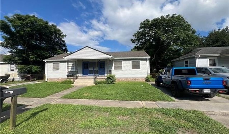 713 COMMUNITY St, Arabi, LA 70032 - 2 Beds, 1 Bath