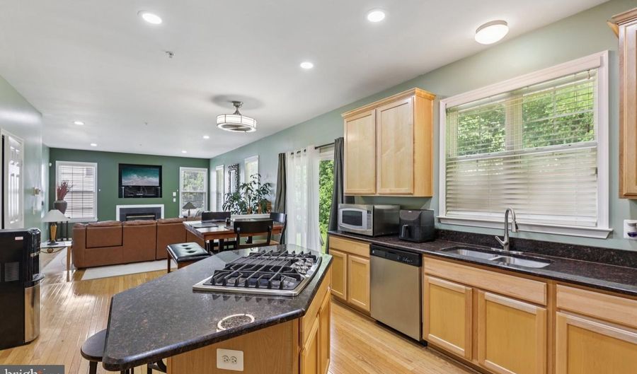 15206 DERBYSHIRE Way, Accokeek, MD 20607 - 4 Beds, 4 Bath