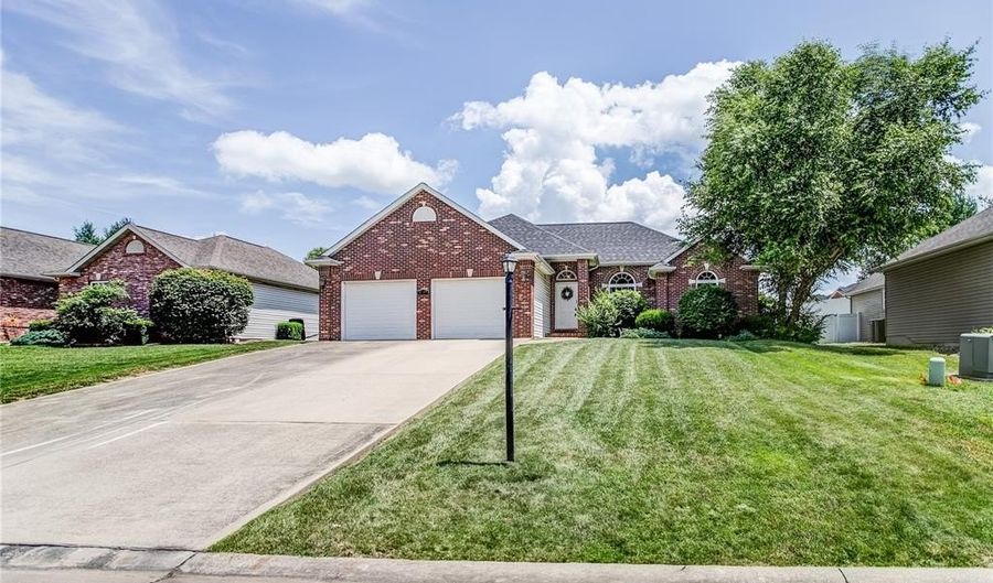 4625 Wisteria Dr, Alton, IL 62002 - 3 Beds, 3 Bath