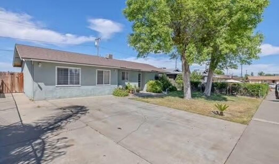 11428 Redwood St, Armona, CA 93202 - 3 Beds, 2 Bath