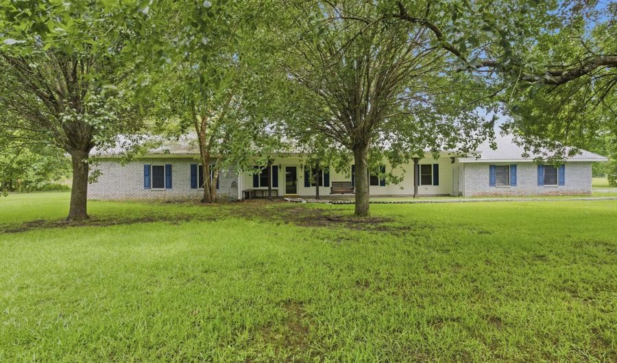518 Old School Rd, Arnaudville, LA 70512 - 4 Beds, 3 Bath