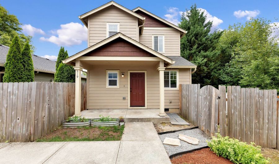 519 NE 2ND St, Battle Ground, WA 98604 - 2 Beds, 2 Bath