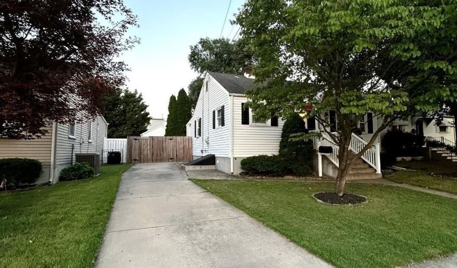 241 Warren Ave Ave, Bellmawr, NJ 08031 - 2 Beds, 1 Bath