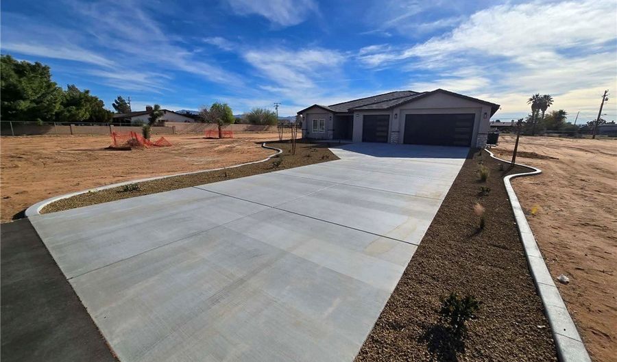 20401 Tonawanda Rd, Apple Valley, CA 92307 - 4 Beds, 3 Bath