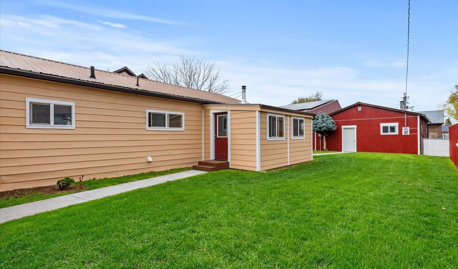 2142 COLORADO Ave, Baker City, OR 97814 - 3 Beds, 2 Bath