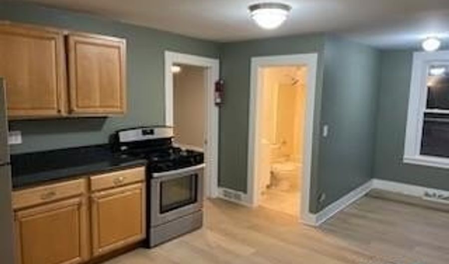 14 Svea Ave, Branford, CT 06405 - 2 Beds, 1 Bath