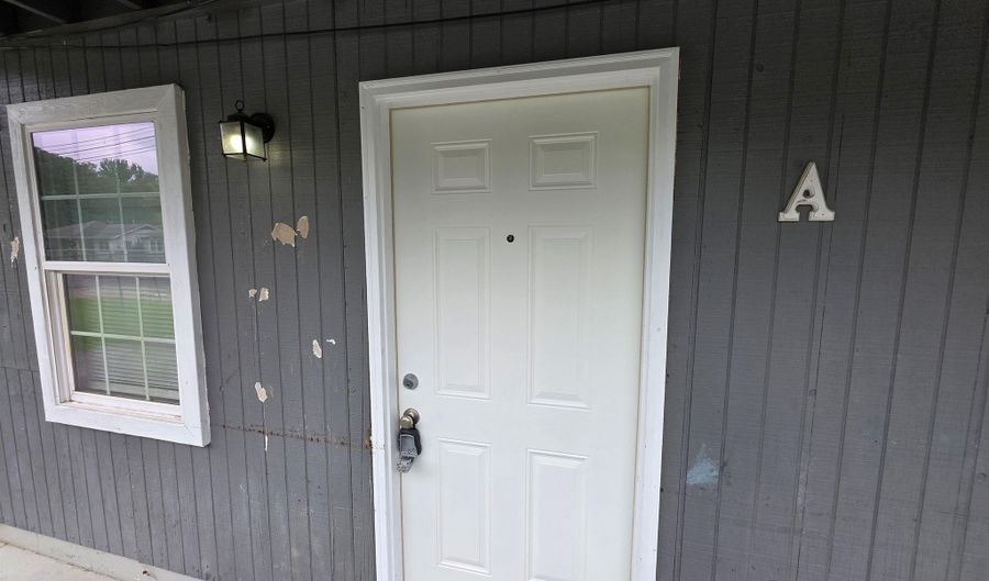303 S Border St, Benton, AR 72015 - 2 Beds, 1 Bath