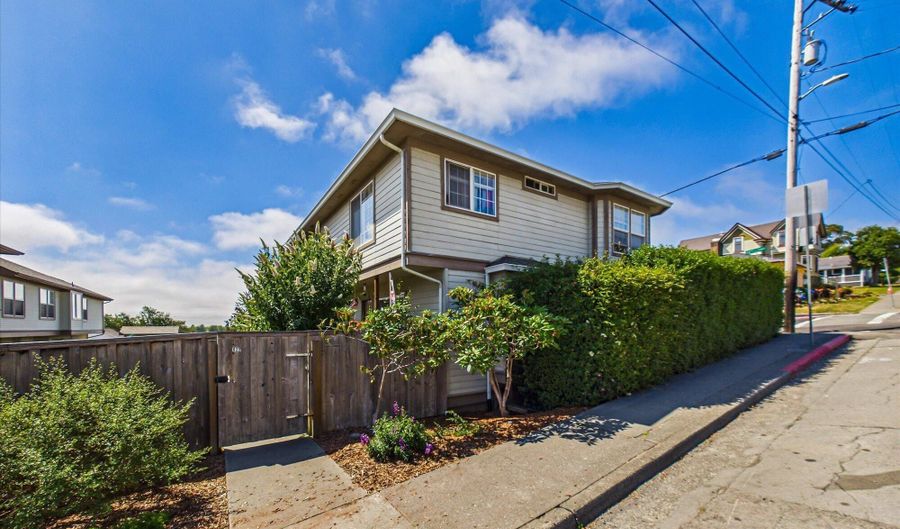 825 12th St, Arcata, CA 95521 - 6 Beds, 2 Bath