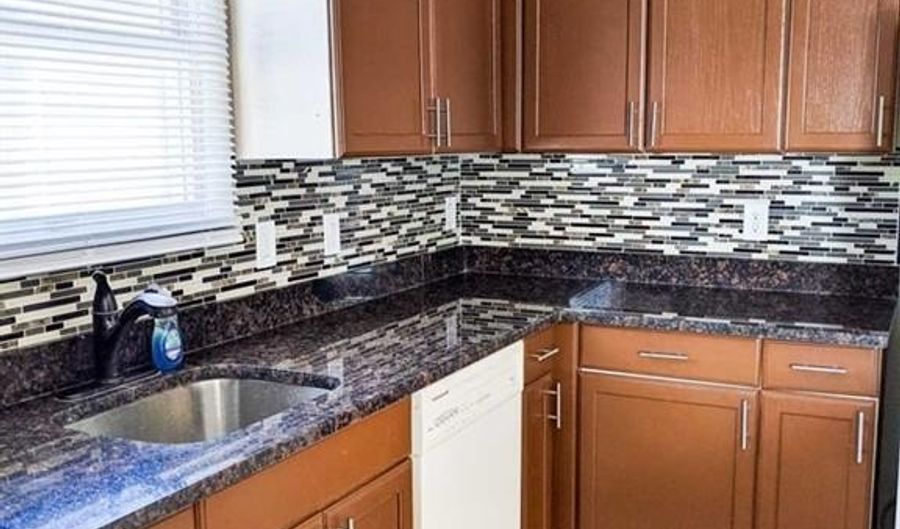 10 Elm Court 2nd Flr, Bayonne, NJ 07002 - 3 Beds, 2 Bath