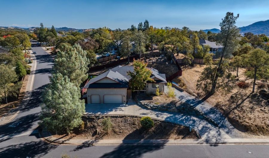 345 Live Oak Dr, Angels Camp, CA 95222 - 3 Beds, 2 Bath