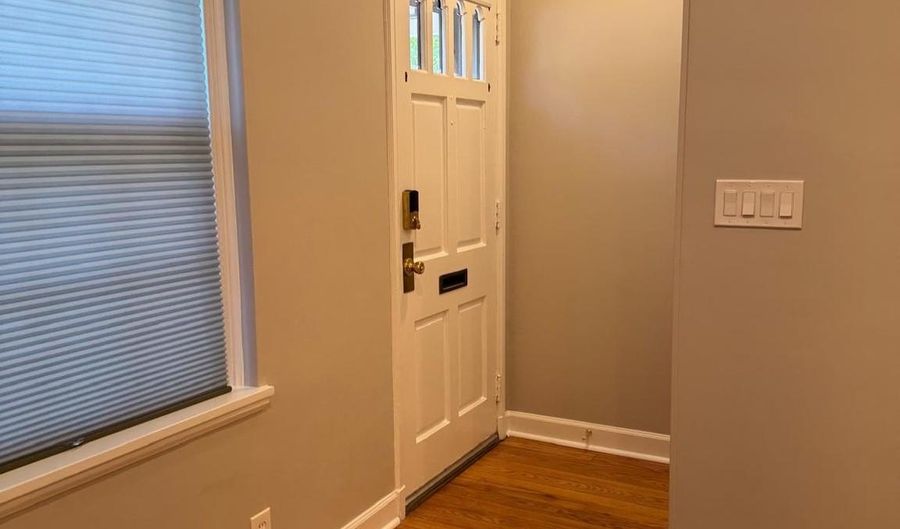 3064 S BUCHANAN St, Arlington, VA 22206 - 2 Beds, 2 Bath