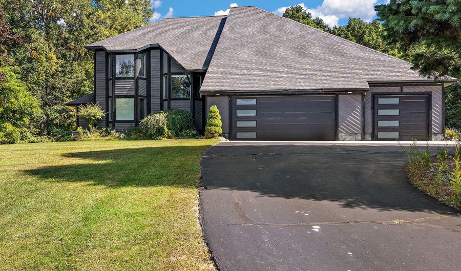 9820 Snow Pointe Dr SE, Alto, MI 49302 - 4 Beds, 3 Bath