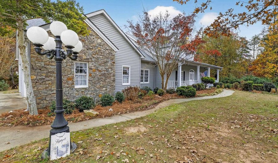 178 HUNTINGTON Trce, Anniston, AL 36207 - 4 Beds, 3 Bath