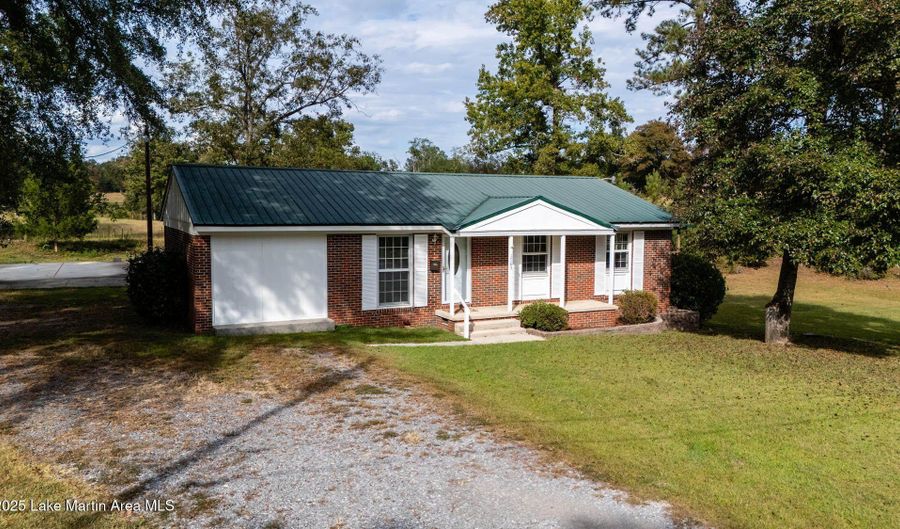 1785 Sewell St, Alexander City, AL 35010 - 3 Beds, 1 Bath