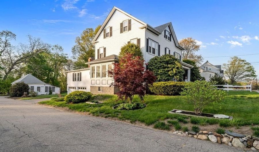 95 Saint Paul St, North Smithfield, RI 02896 - 7 Beds, 4 Bath