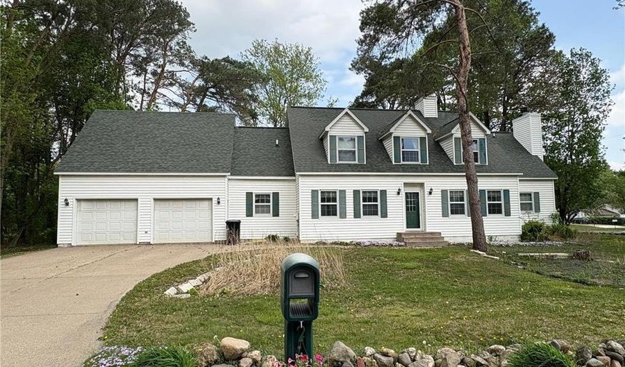 227 Donatelle St, Amery, WI 54001 - 4 Beds, 4 Bath