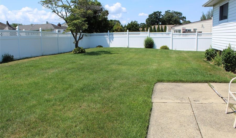 6 Winter Ln, Amityville, NY 11701 - 3 Beds, 2 Bath