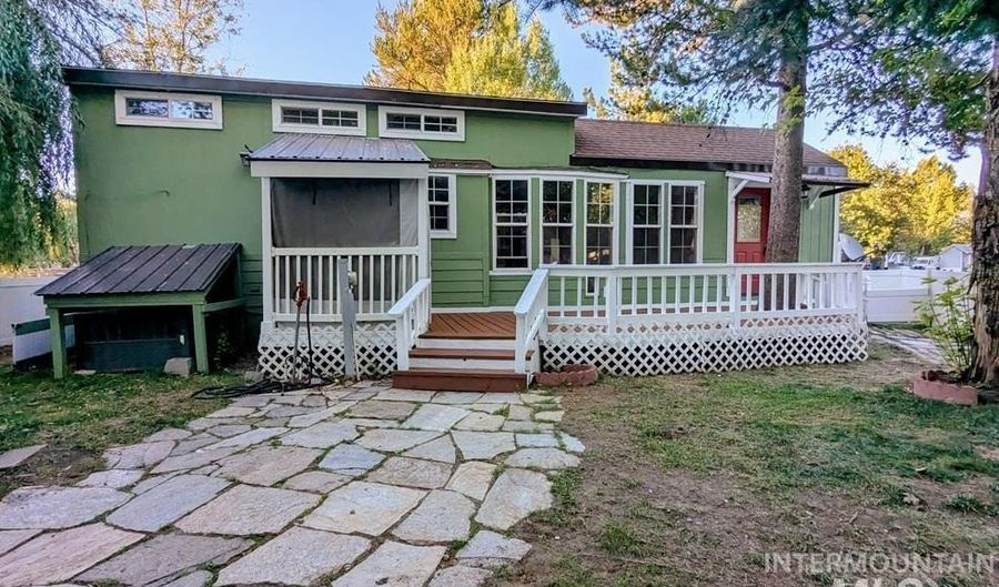 514 W30/W32 Sawyer St W30/32, Cascade, ID 83611 - 2 Beds, 2 Bath