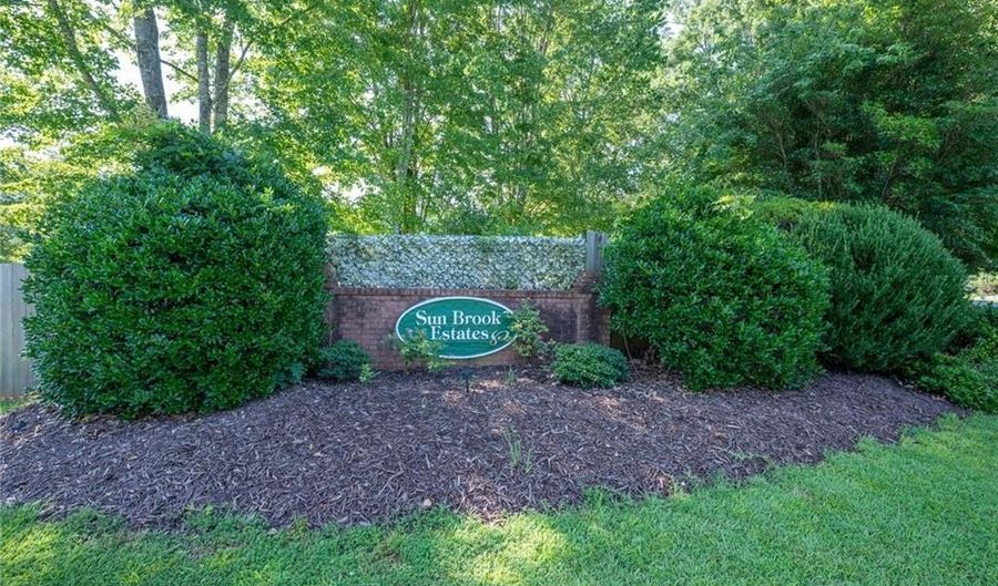 5046 Sunbrook Dr NW, Acworth, GA 30101 - 4 Beds, 3 Bath