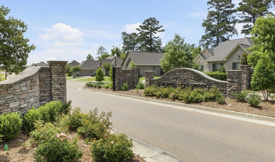 508 Forest Glen Ln, Brandon, MS 39047 - 4 Beds, 4 Bath