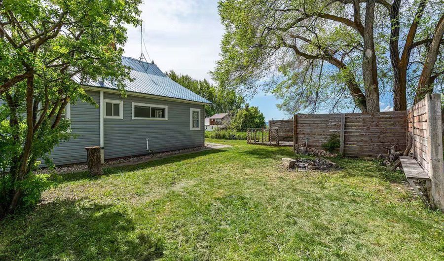 225 W 1ST N St, Bloomington, ID 83223 - 3 Beds, 2 Bath