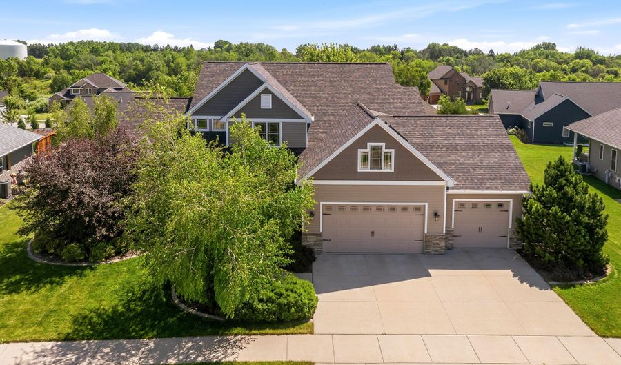 6622 N Kurey Dr, Appleton, WI 54913 - 4 Beds, 4 Bath